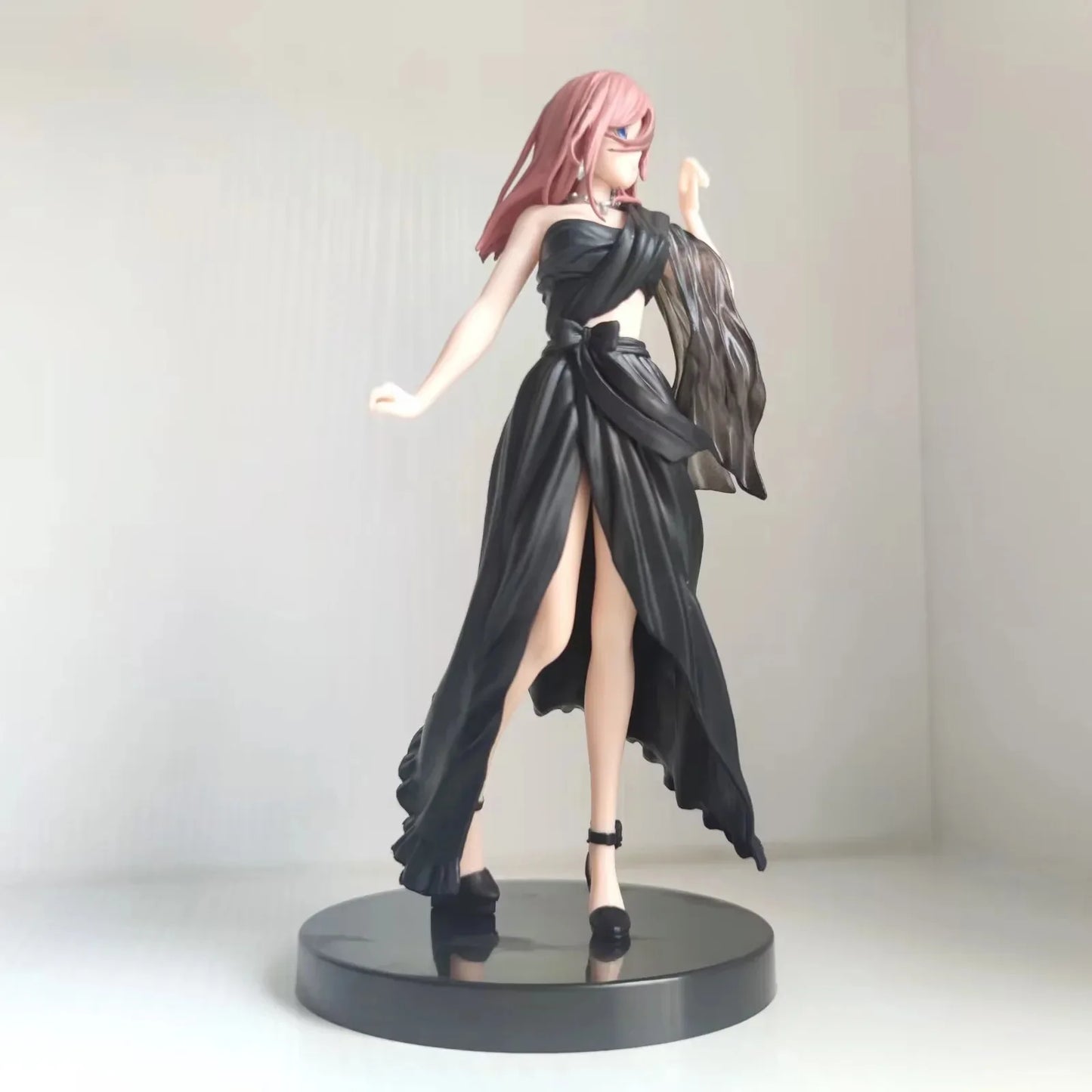 19CM Anime the Quintessential Quintuplets Figure Nakano Miku Nino Ichika Itsuki Black Evening Dressstanding Static Toys PVC